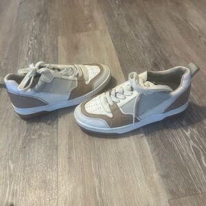 ShuShop Women's White and Tan Sneakers